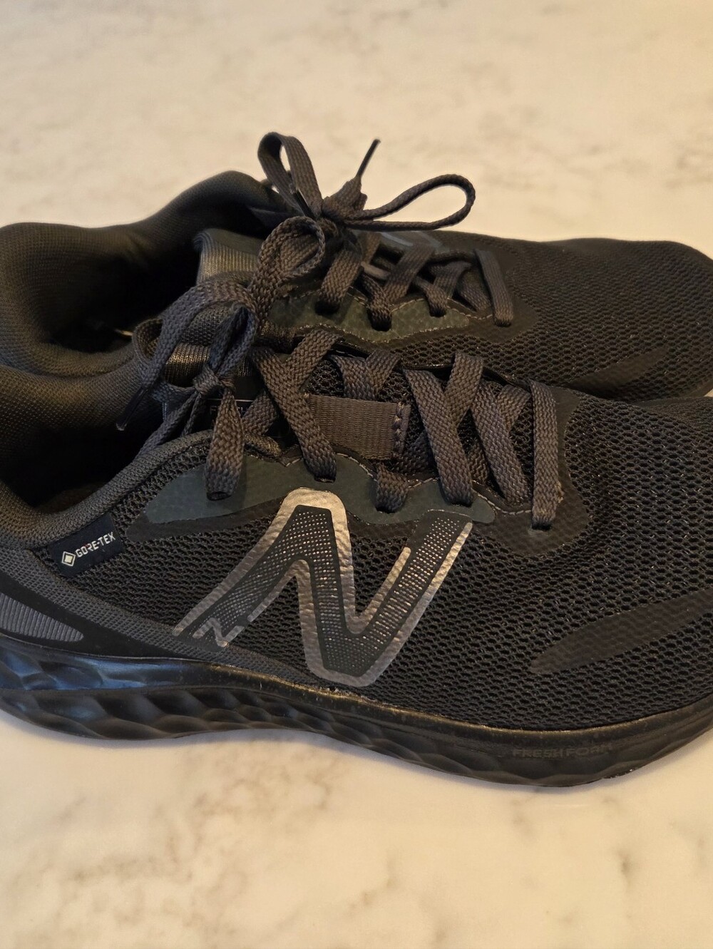 New Balance Gore-Tex Athletic Shoes womens size 7.5, mens size 6.
